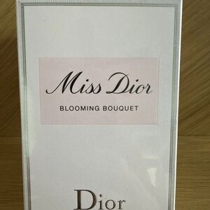 Dior Miss Dior Blooming Bouquet with Pink and White Design 100ml
